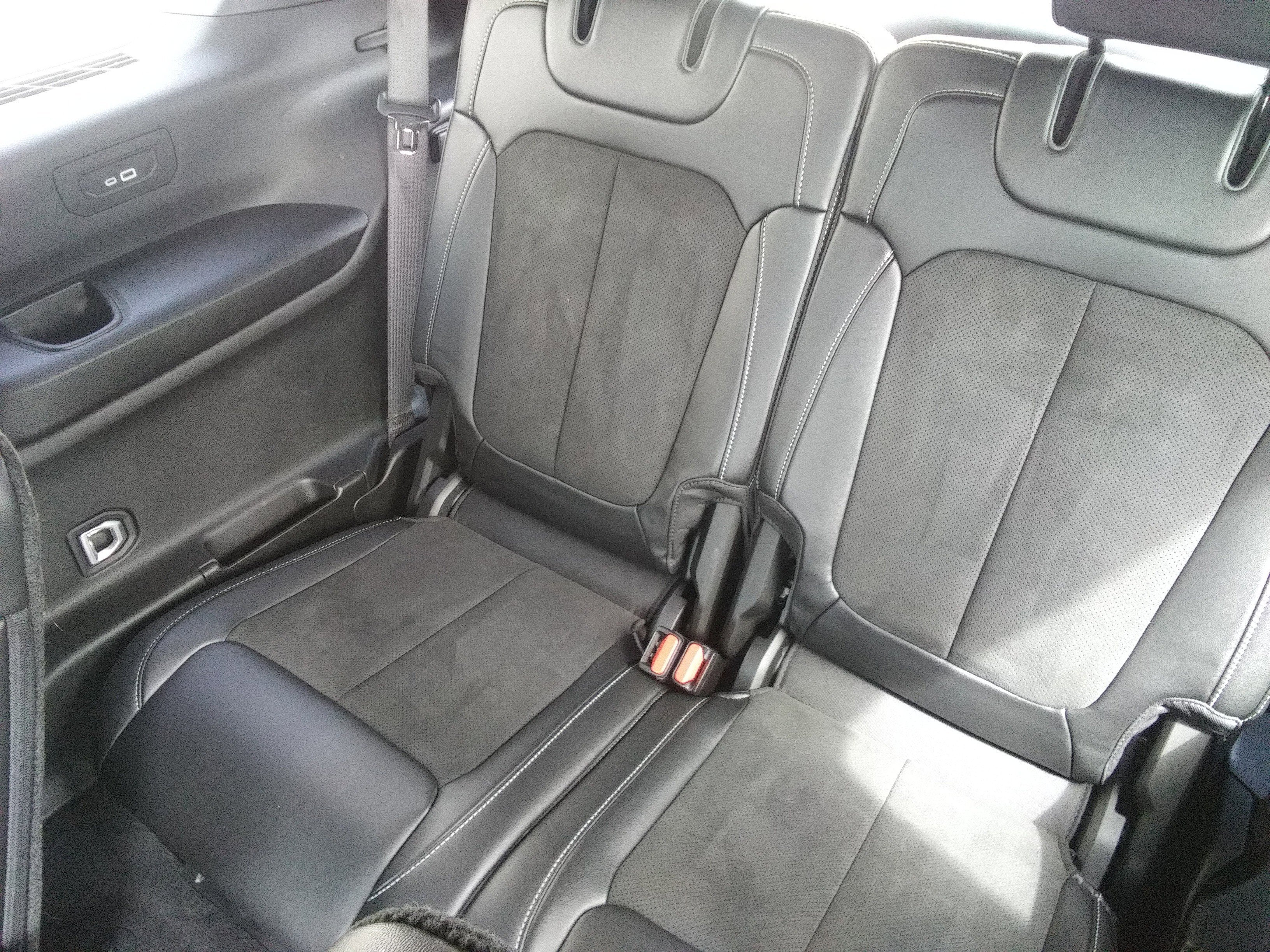 Used 2023 Gray Jeep Altitude image 10