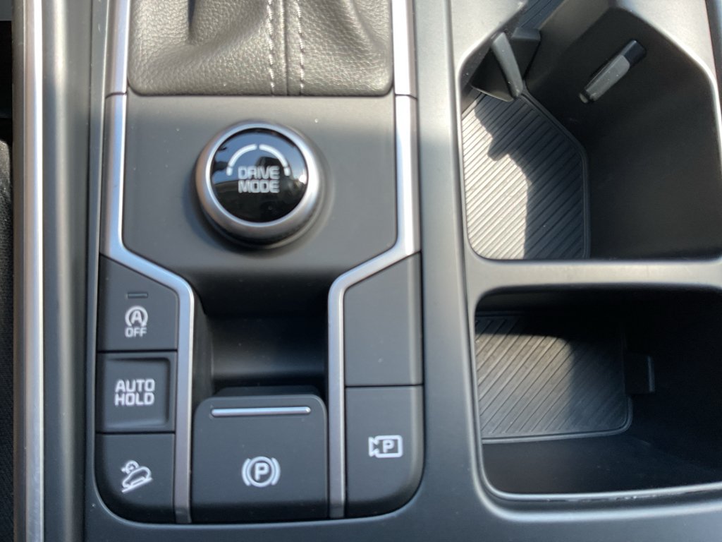 Used 2026 Ivory Silver Kia LX image 31