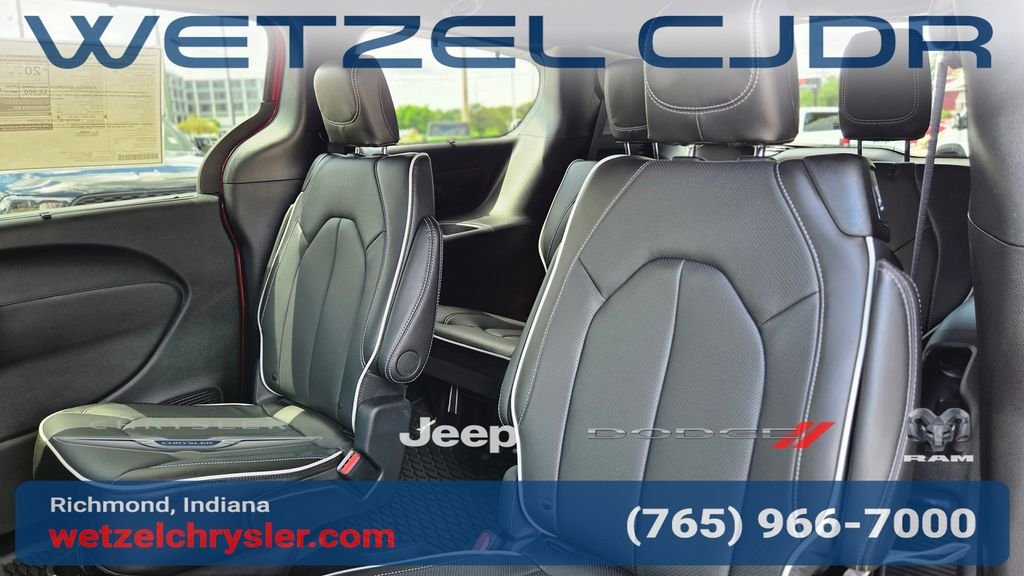 New 2027 Red Hot Pearl-Coat Exterior Paint Chrysler Limited image 34