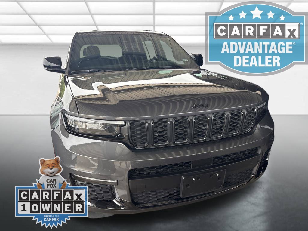 Used 2025 Gray Jeep Limited 4x4 image 2