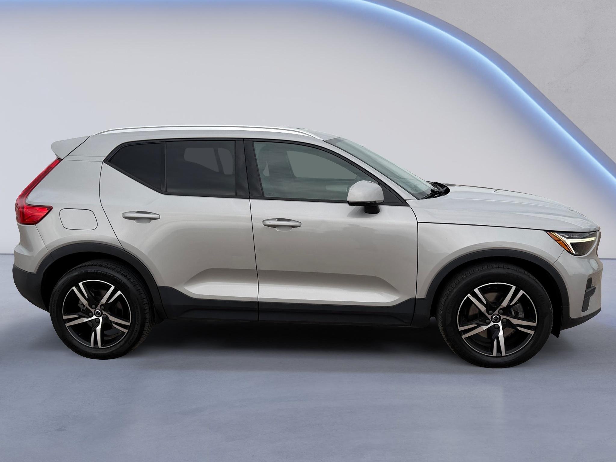 Used 2023 Thunder Grey Metallic Volvo Core image 4