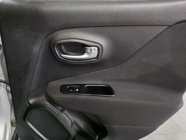 Used 2021 Silver Jeep Latitude image 12