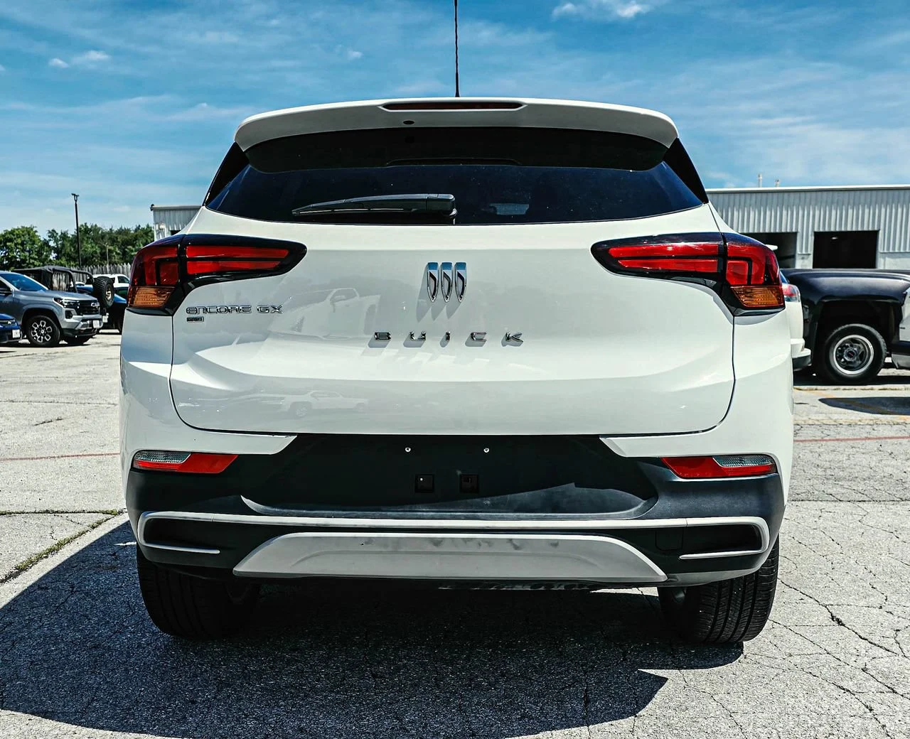 Used 2025 Summit White Buick Preferred image 4