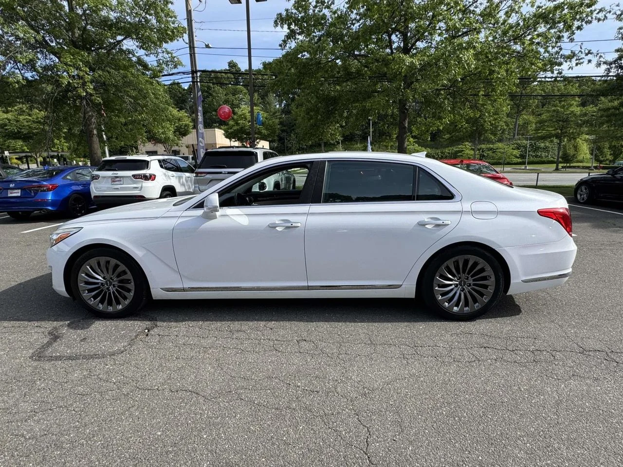 Used 2018 Casablanca White Genesis 3.3T Premium image 9