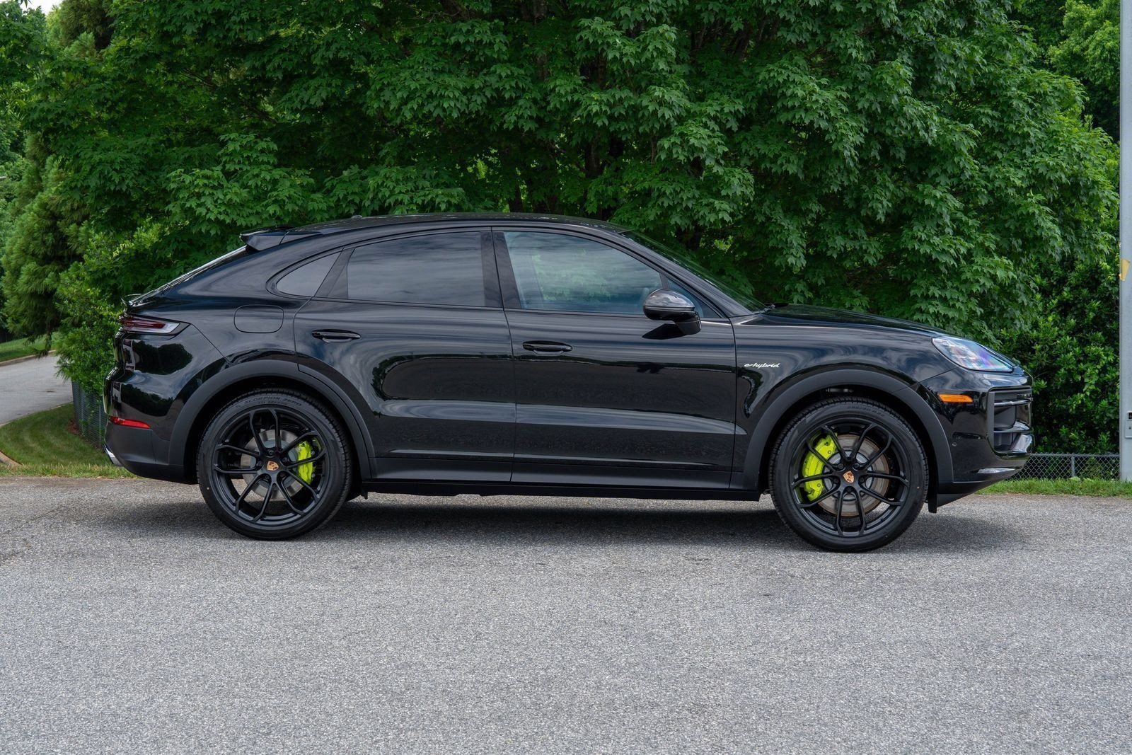 New 2026 Chromite Black Metallic Porsche E-Hybrid Coupe image 9
