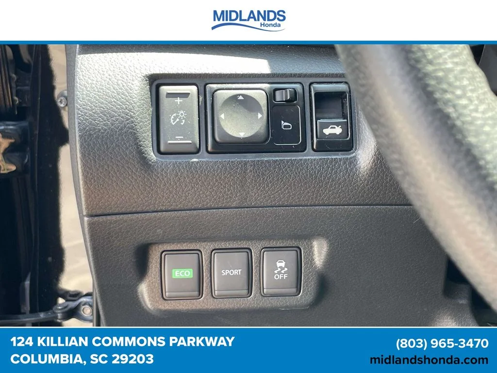 Used 2018 Super Black Nissan SR image 18