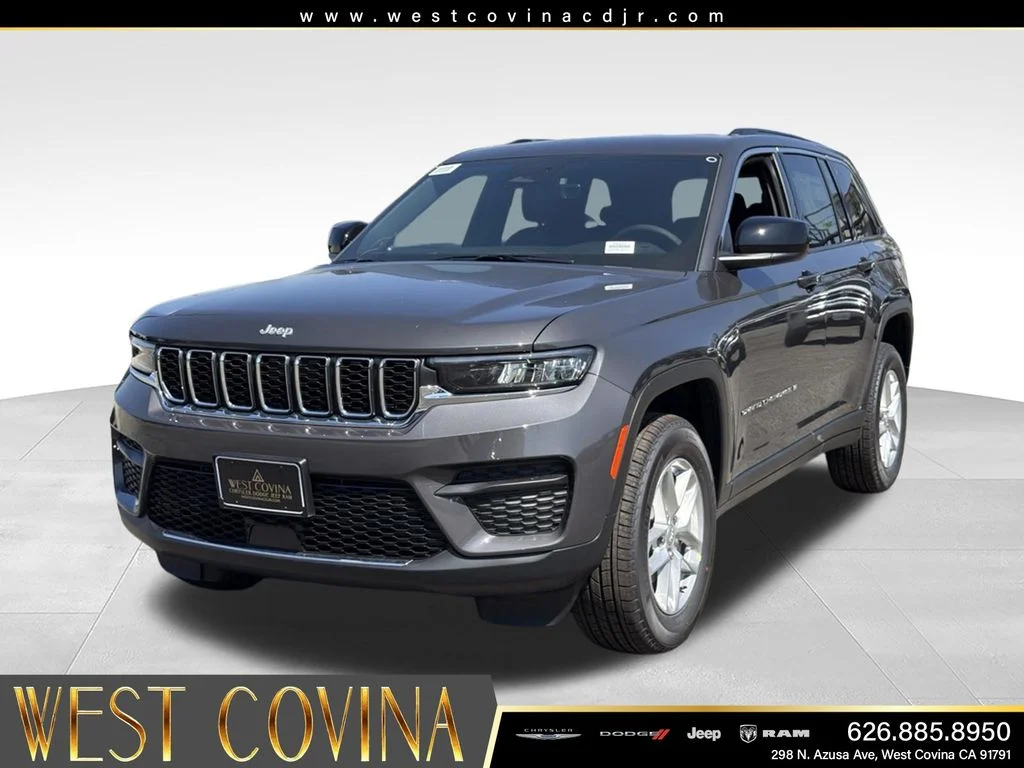 New 2026 Baltic Gray Metallic Clearcoat Jeep Laredo image 2