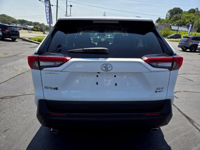 Used 2025 White Toyota XLE image 7