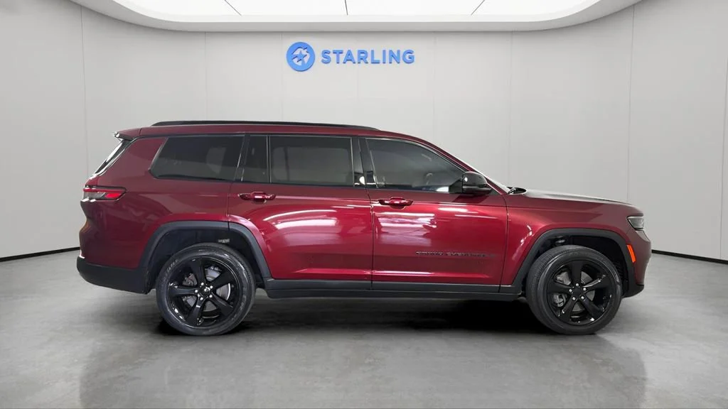 Used 2022 Red Jeep Altitude 4x2 image 11
