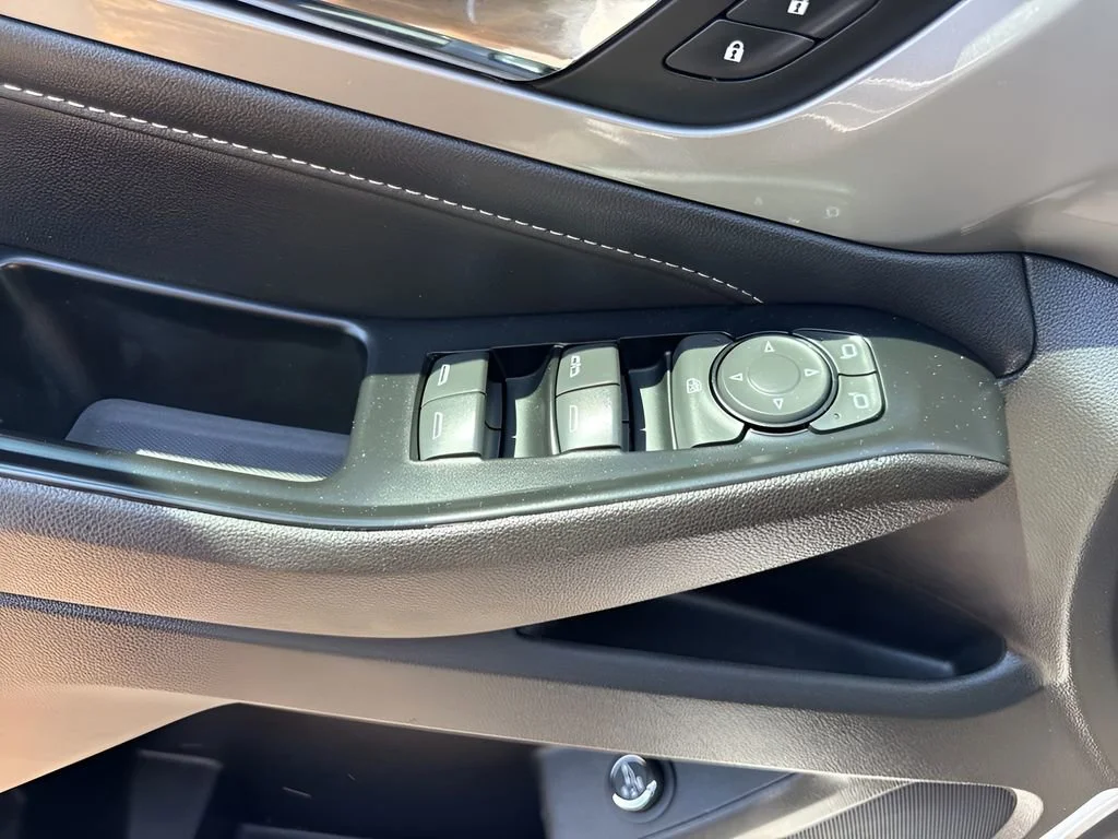 Used 2023 Summit White Chevrolet LT Leather image 11