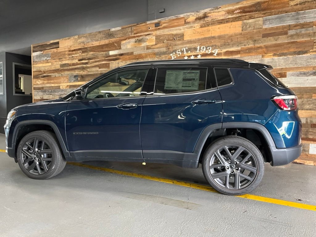 New 2026 Fathom Blue Pearl-Coat Exterior Paint Jeep Limited image 17