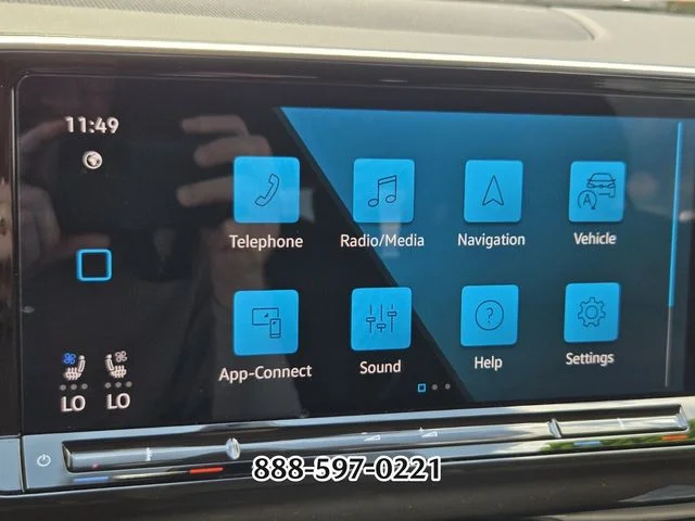 Certified Used 2025 Deep Black Pearl Volkswagen 2.0T SE W/TECHNOLOGY image 21