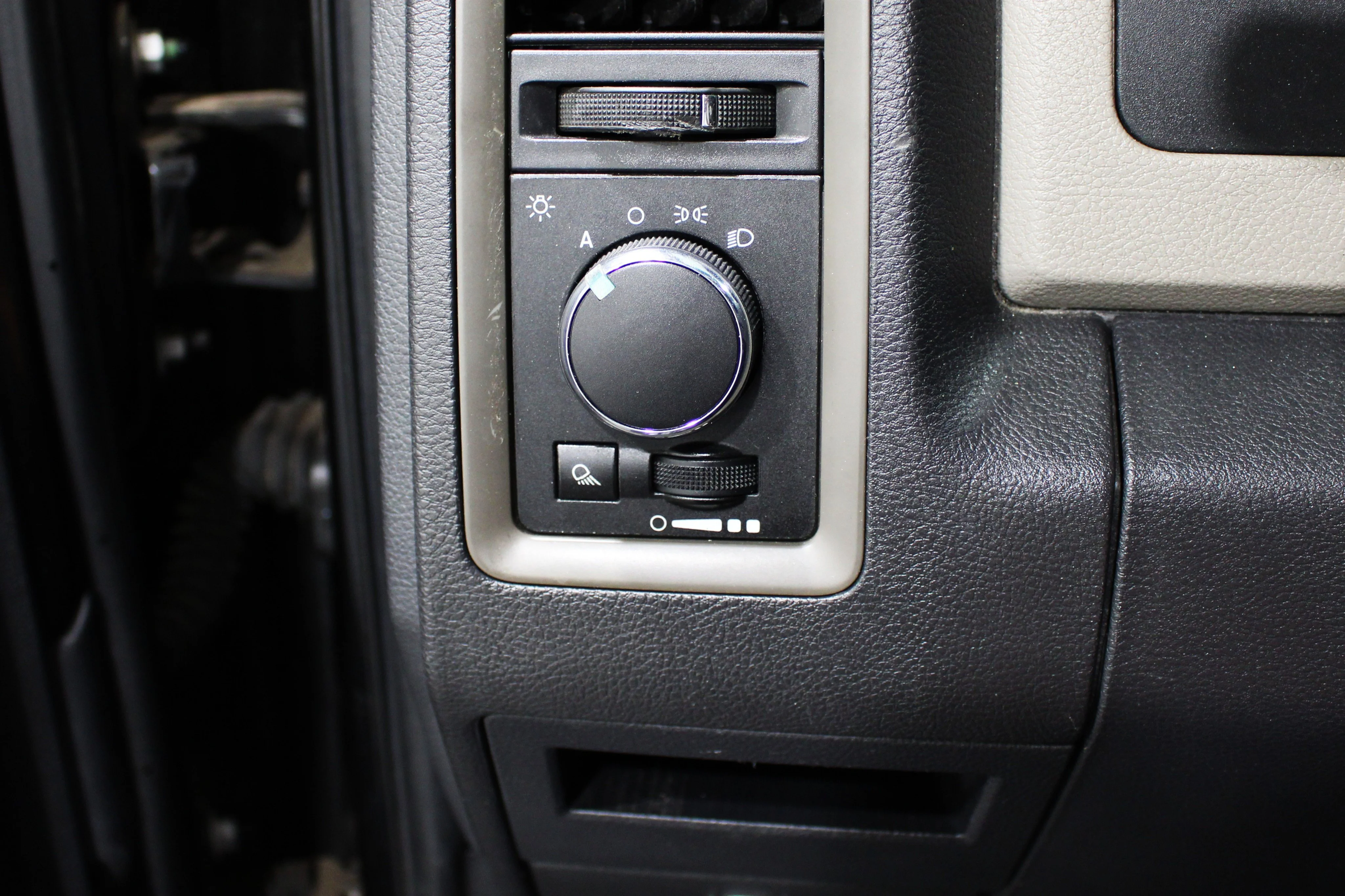 2009 Dodge Ram 1500 Pickup ST - Photo 6