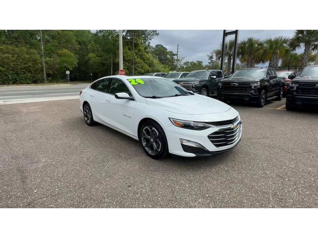 Used 2024 Summit White Chevrolet 1LT image 8