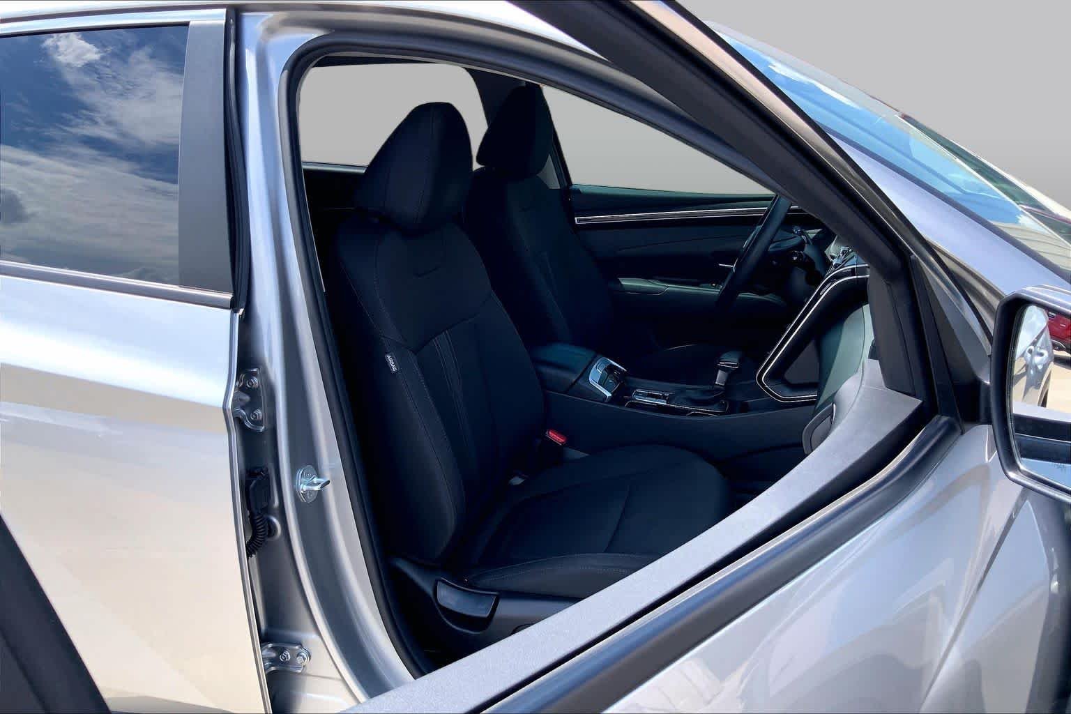 Used 2024 Shimmering Silver Hyundai SEL image 9
