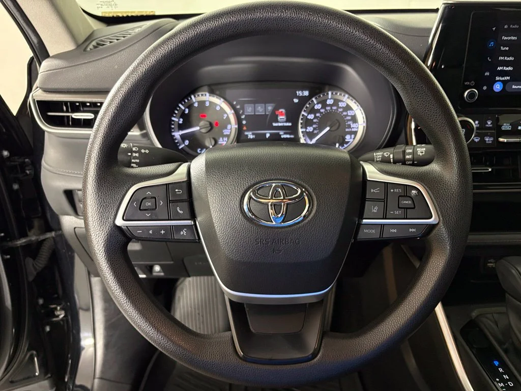Used 2023 Black Toyota L image 19