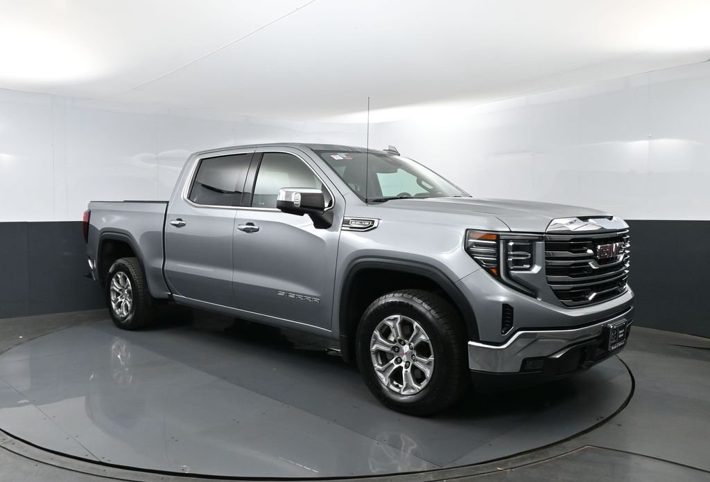 Used 2025 Silver GMC SLT image 3