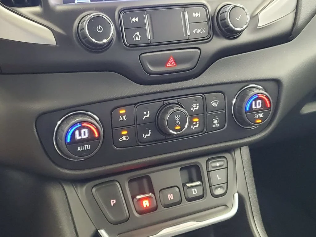Used 2020 BLUE EMERALD METALLIC GMC SLT image 16