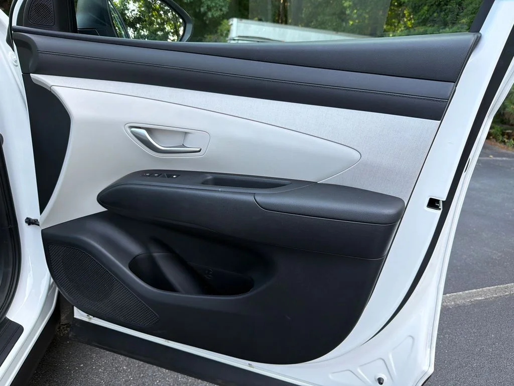 Used 2025 White Hyundai SEL Convenience image 14