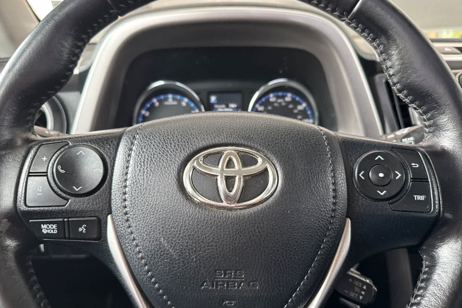 Used 2016 Super White Toyota XLE image 23