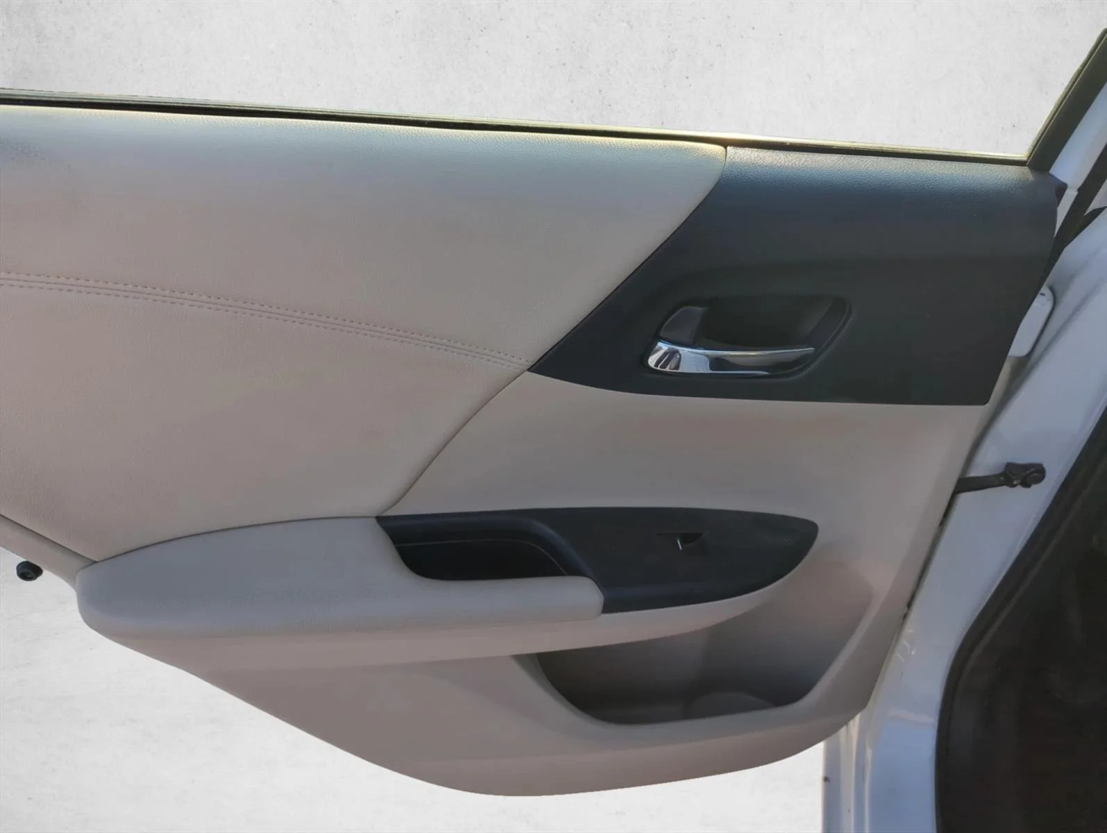 Used 2015 White Honda EX-L image 9