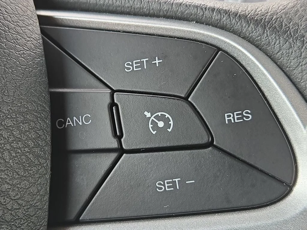 Used 2023 Red Jeep Latitude image 48