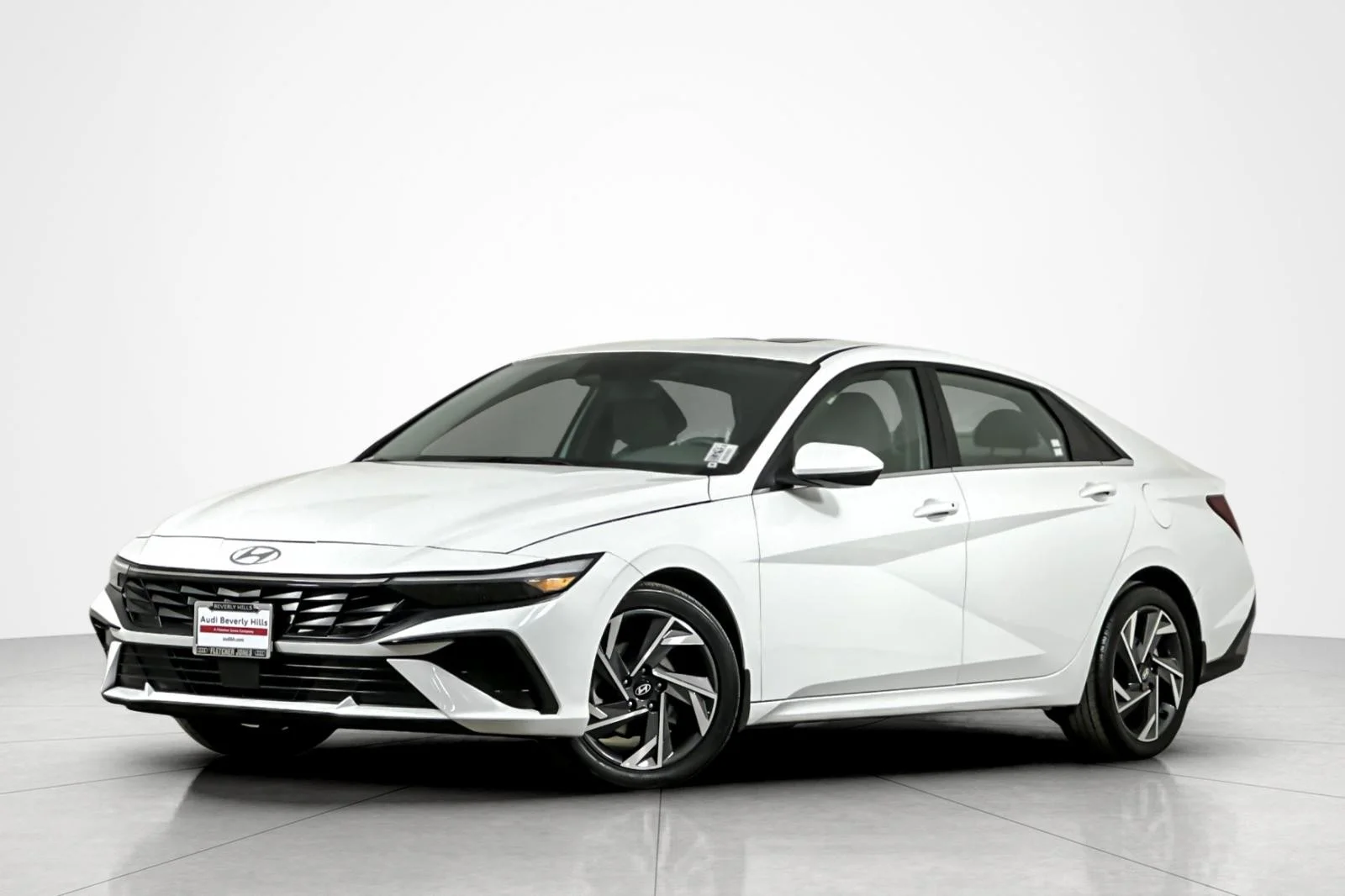 Used 2024 WHITE Hyundai SEL IVT image 1