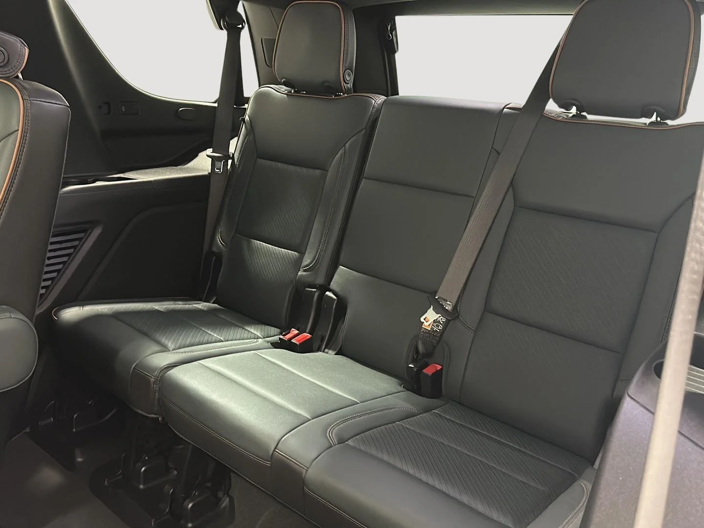 Used 2025 Summit White GMC AT4 image 22