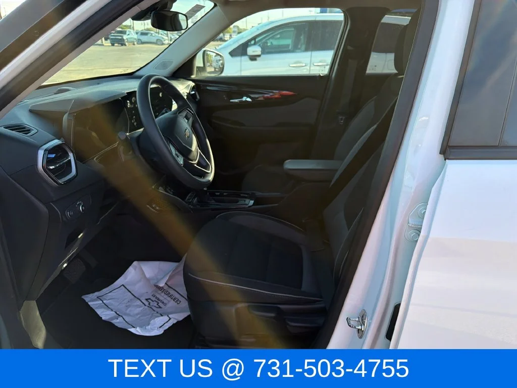 Used 2025 White Chevrolet LT image 9