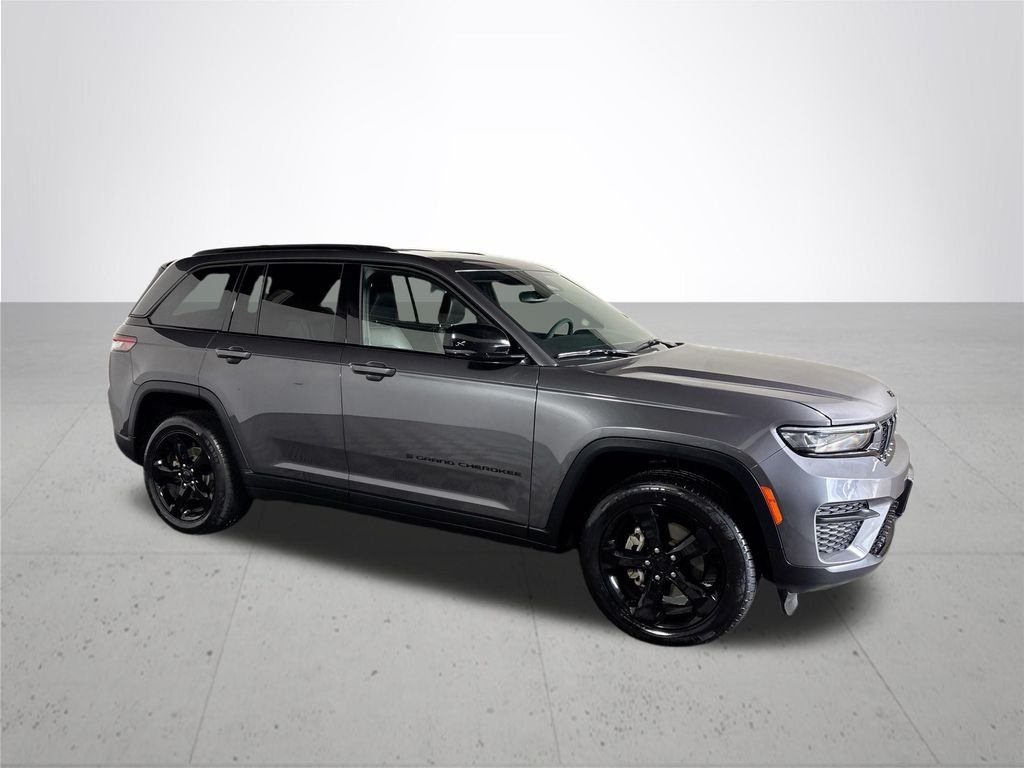 Used 2023 Gray Jeep Altitude X image 4