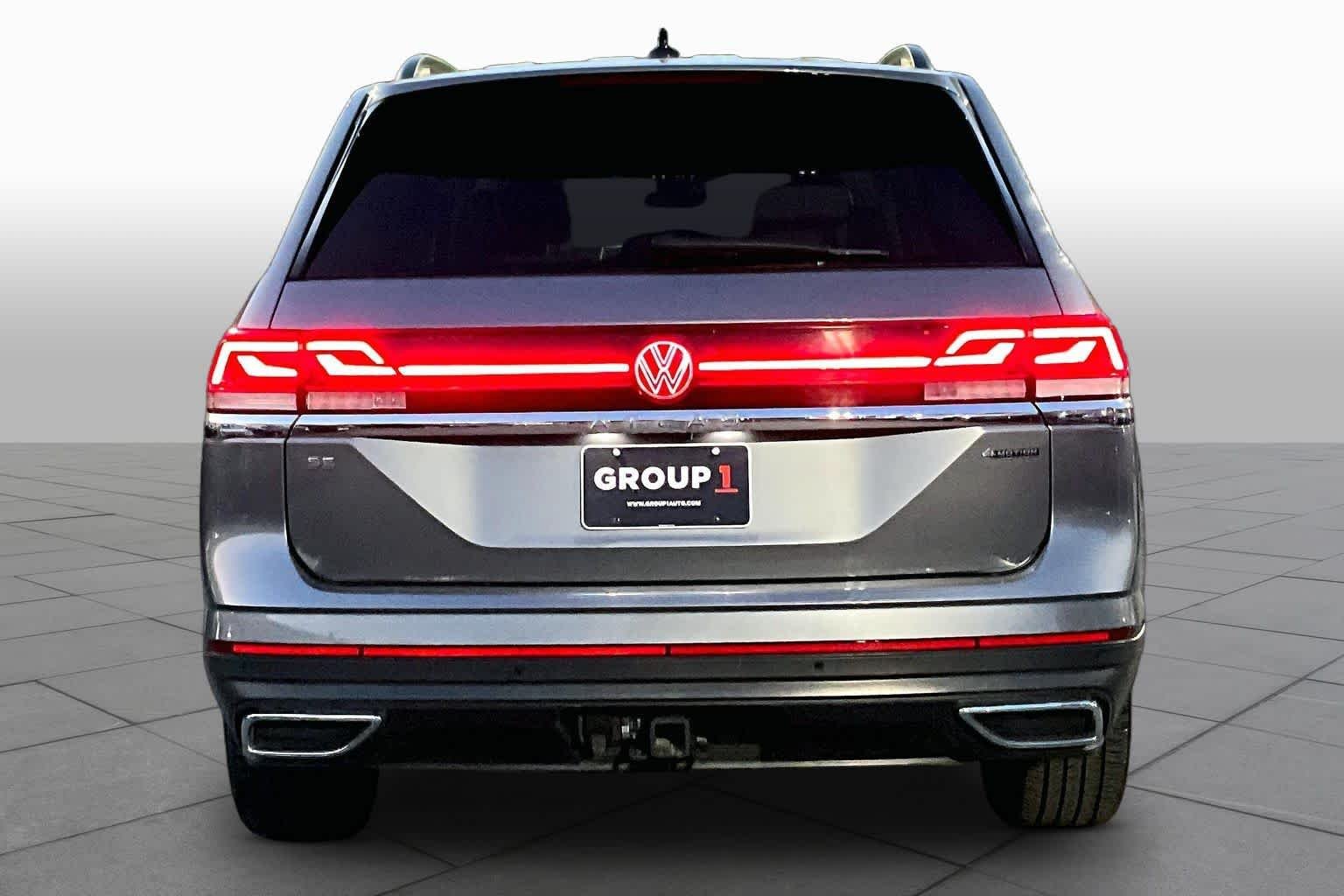 Used 2025 Platinum Gray Metallic Volkswagen 2.0T SE w/Technology image 5