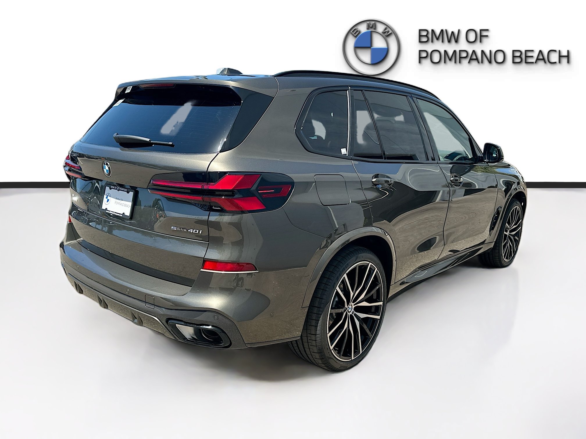 New 2026 Manhattan Green Metallic BMW sDrive40i image 6