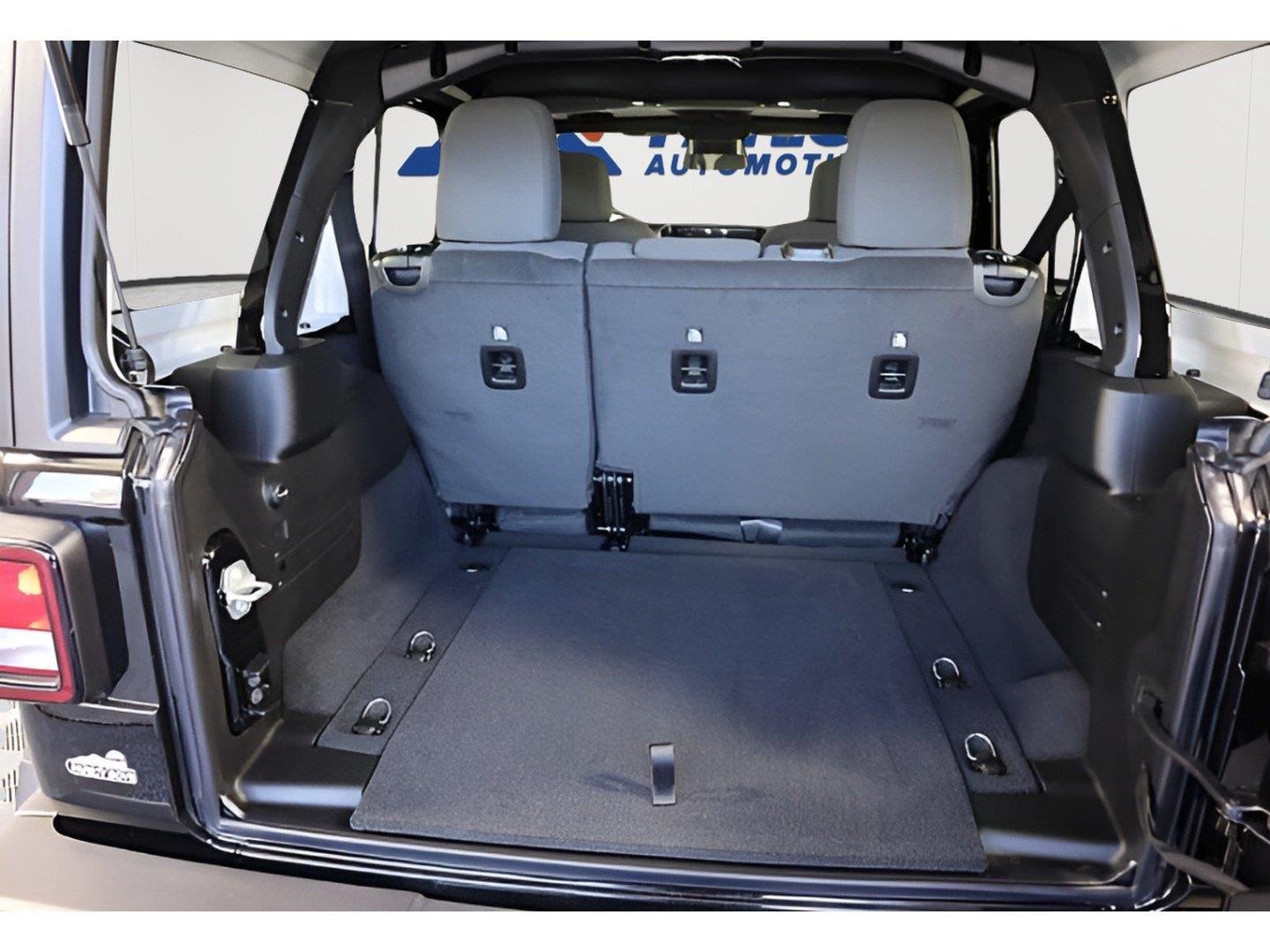 2026 Jeep Wrangler 4-Door Willys - Photo 10
