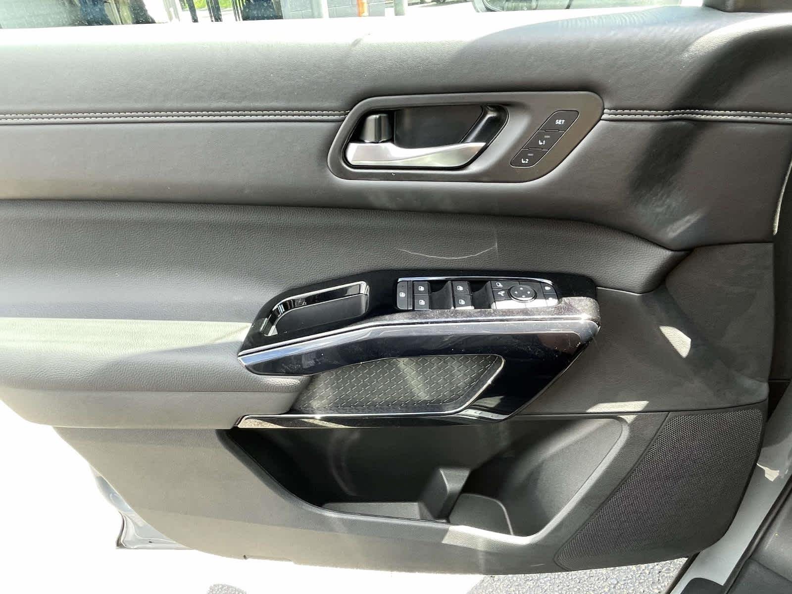 New 2026 Boulder Gray Pearl/Super Black Nissan Platinum image 28