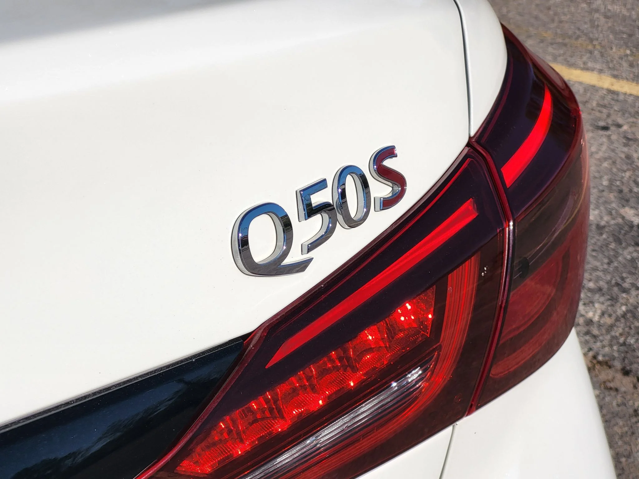 Used 2023 Majestic White INFINITI RED SPORT 400 image 11
