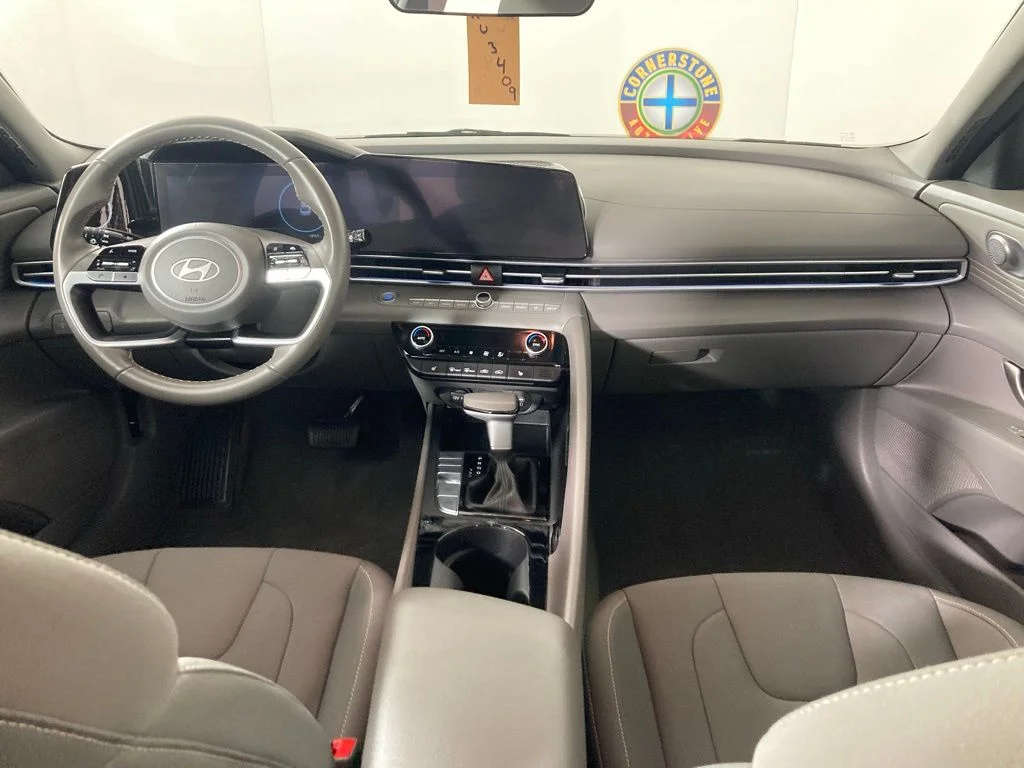 Used 2025 Gray Hyundai SEL Convenience image 7