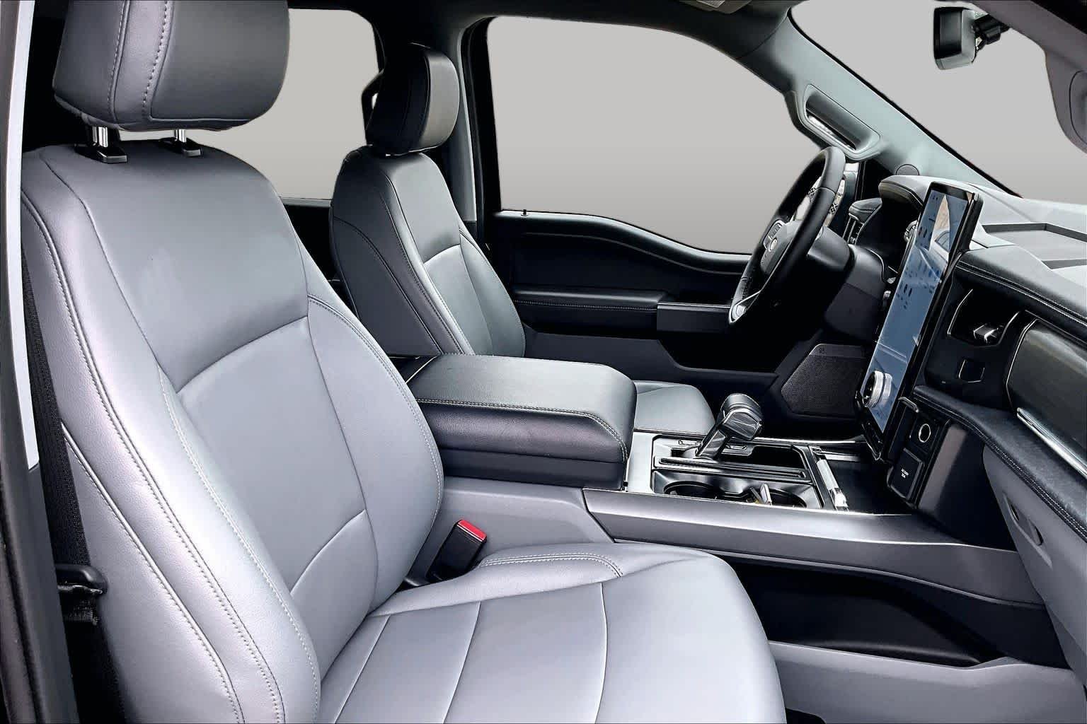 Used 2025 Agate Black Metallic Ford Flash image 11