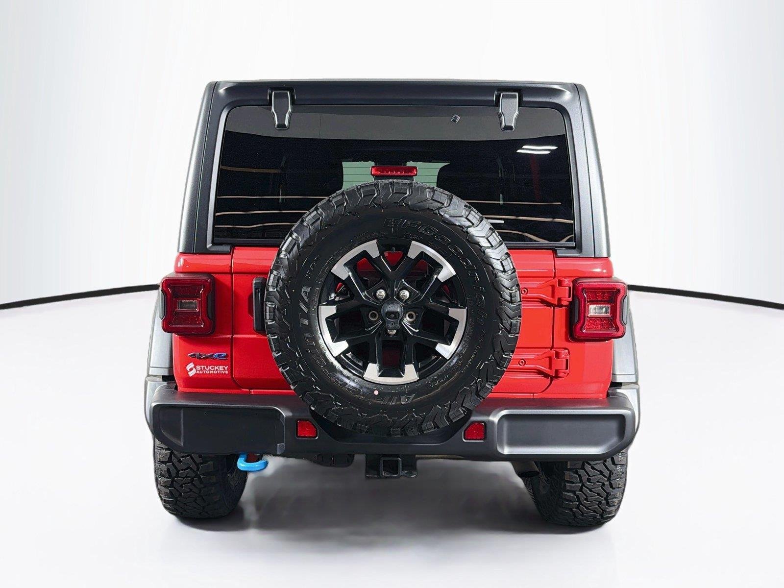 Used 2024 Firecracker Red Clearcoat Jeep Rubicon image 10