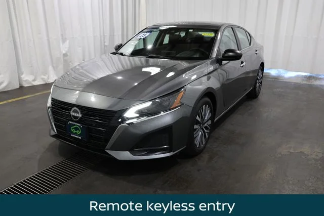 2025 Nissan Altima SV - Photo 6