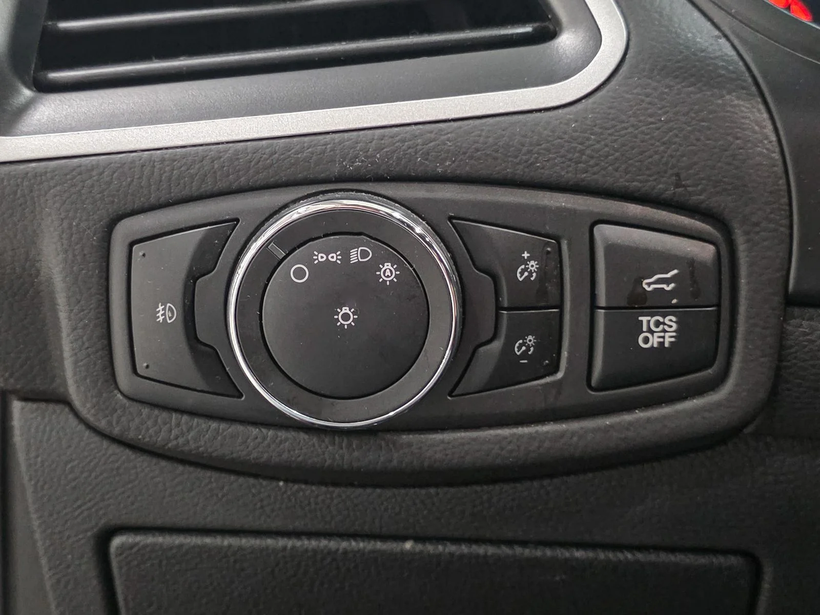 Used 2023 Red Ford SEL image 25