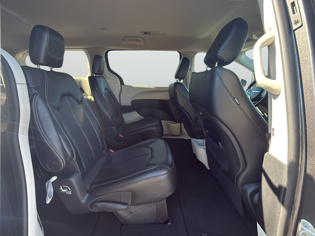 Used 2023 Gray Chrysler Touring L image 10