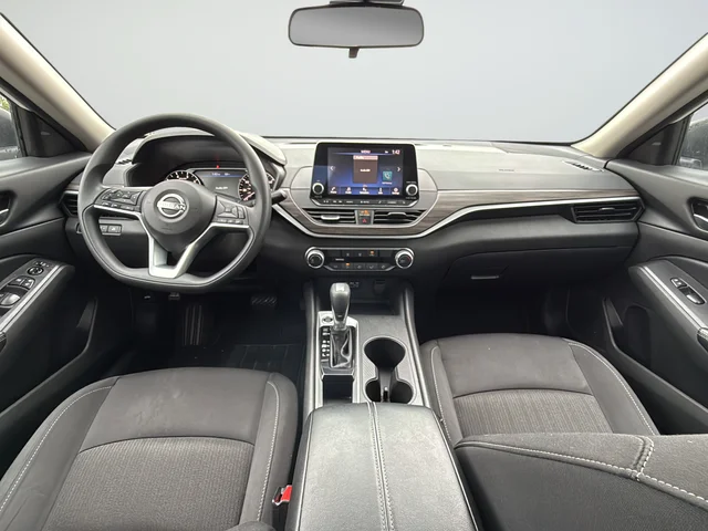 Used 2025 White Nissan 2.5 SV image 9