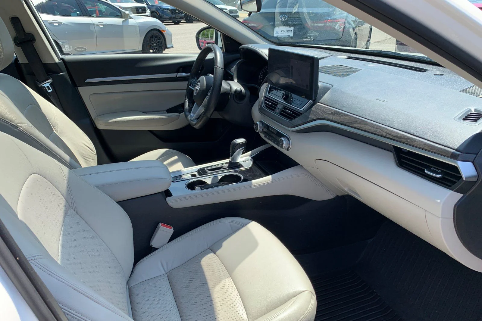 Used 2024 White Nissan 2.5 SL image 18