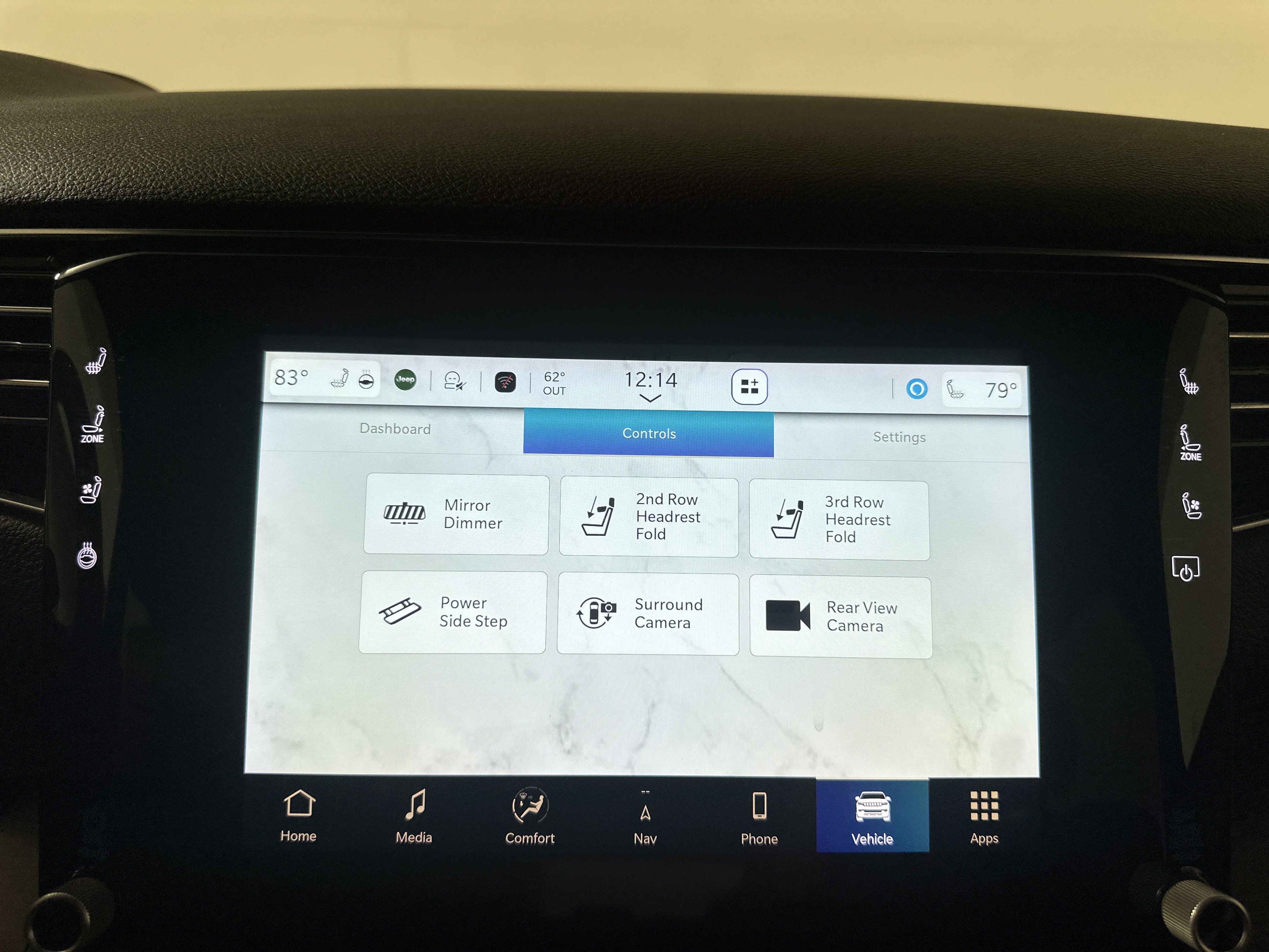 Used 2023 Diamond Black Crystal Pearlcoat Jeep Series III image 18
