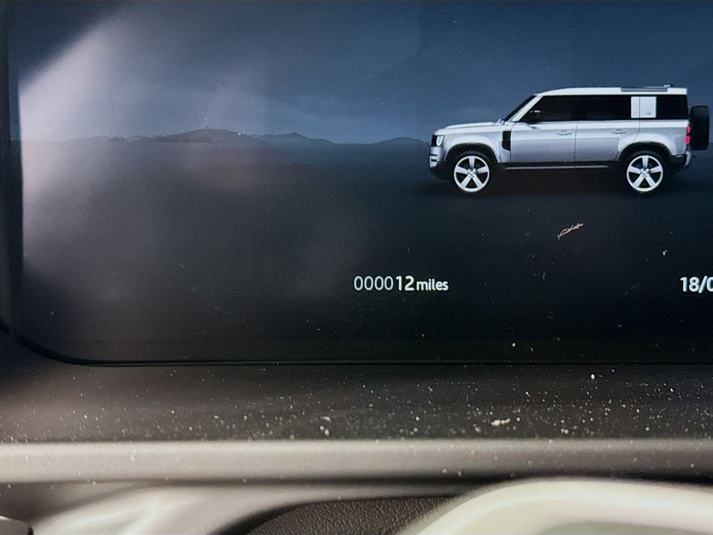 New 2026 Santorini Black Land Rover X-Dynamic SE image 13