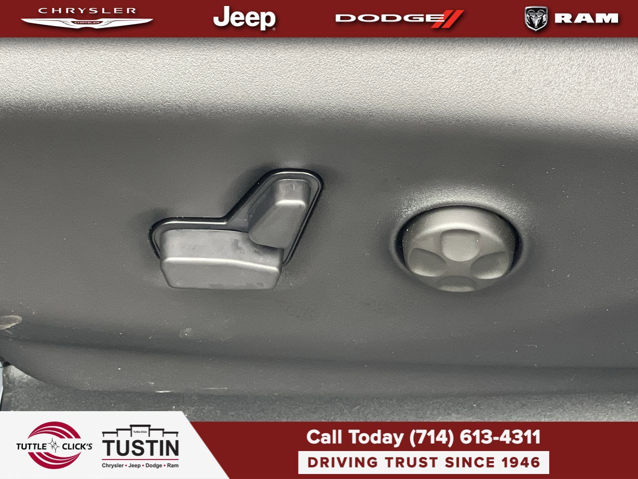 New 2026 Silver Mist Clear-Coat Exterior Paint Chrysler Select image 22