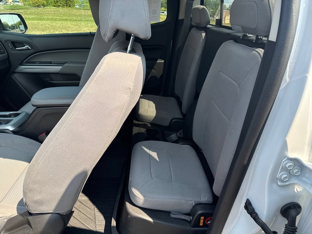 Used 2018 SUMMIT WHITE Chevrolet 4WD LT image 23