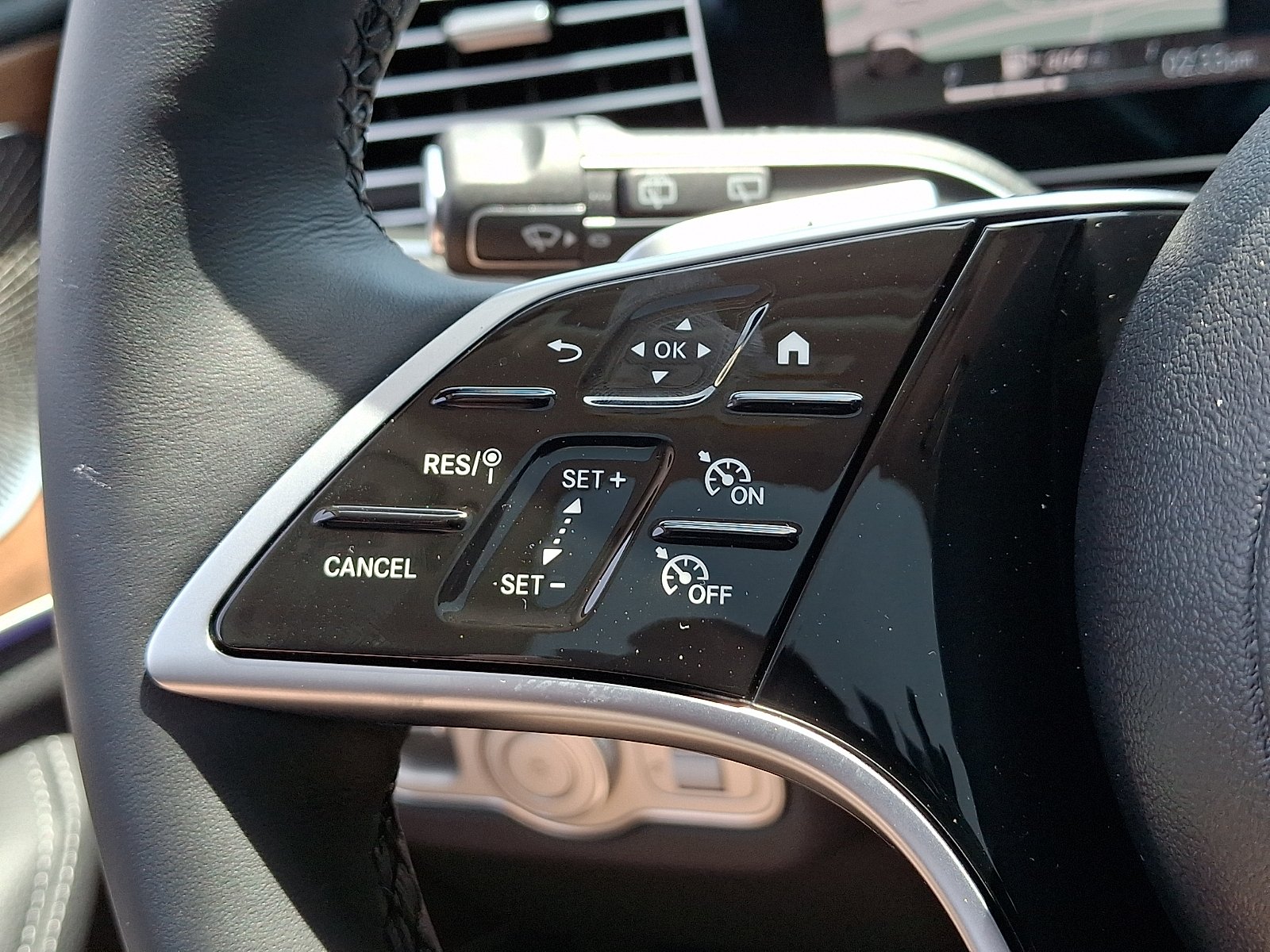New 2026 Obsidian Black Metallic Mercedes-Benz GLE 350 image 18