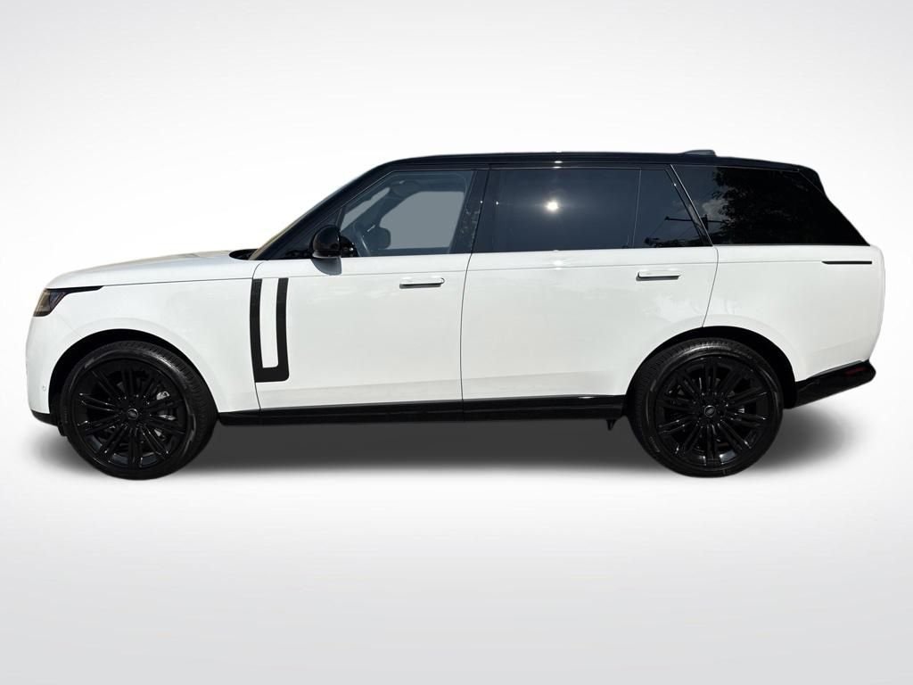 Used 2024 White Land Rover SE image 8
