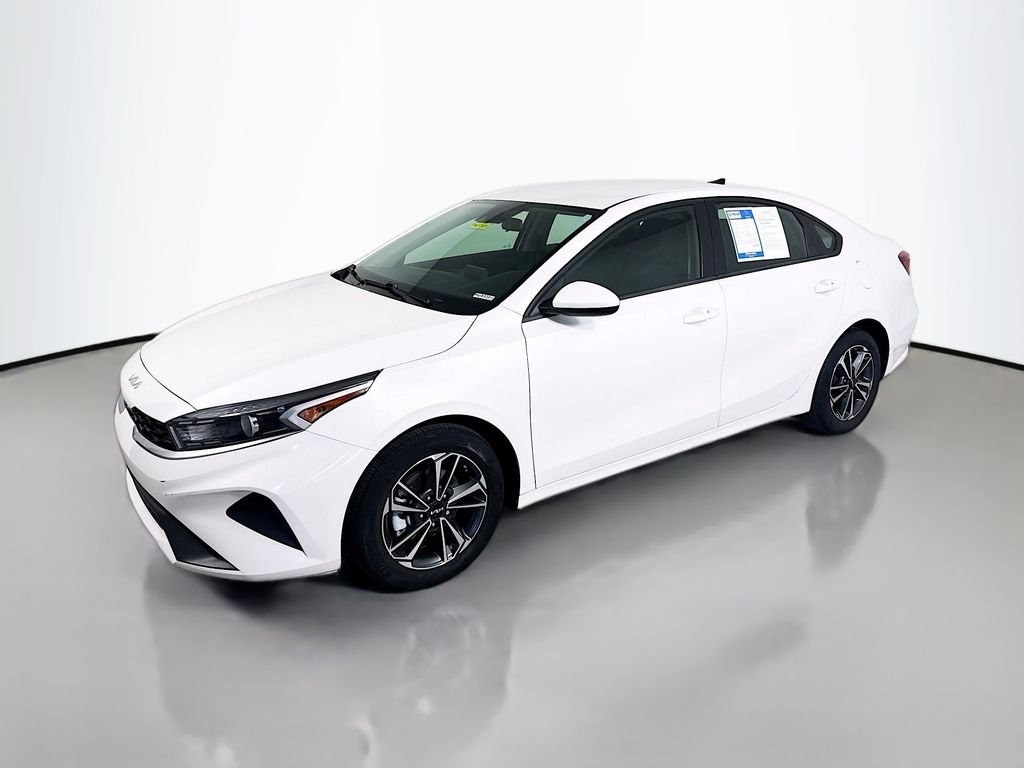 2024 Kia Forte LXS photo 3